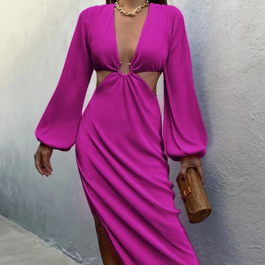 Elegantes Herbstkleid mit Faltenstruktur und fließender Silhouette